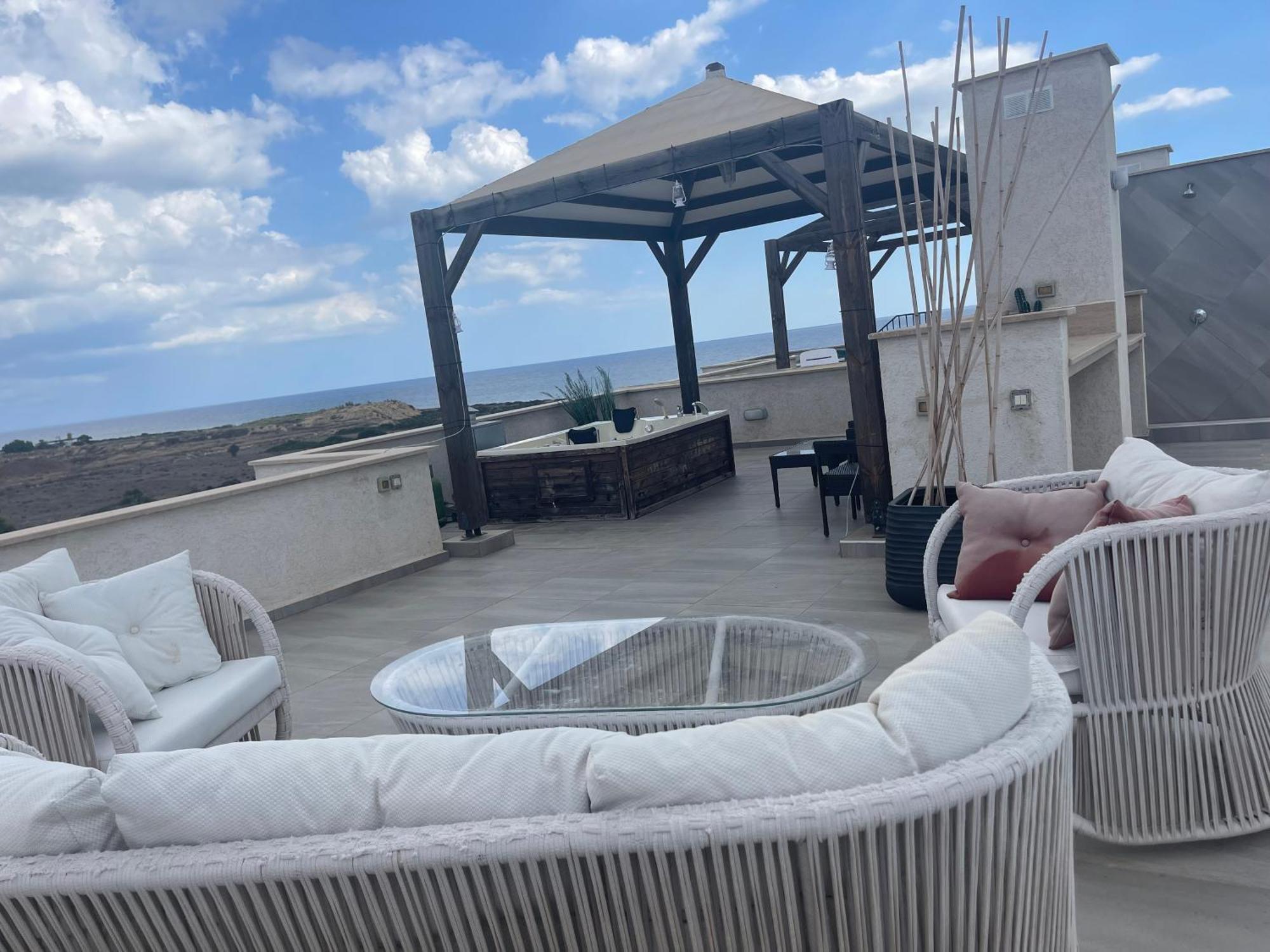 Relaxing Penthouse Suites By The Sea Vokolidha Екстериор снимка